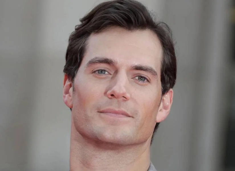 Henry Cavill le dice “hola” a la paternidad y desata los memes