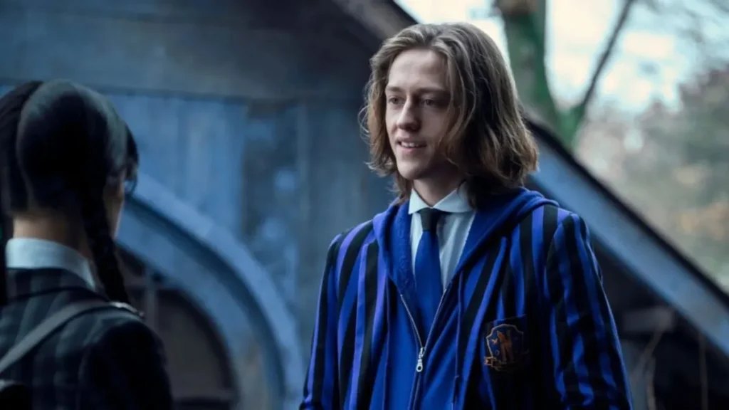 Percy Hynes White en la temporada uno de "Merlina". Foto: Netflix