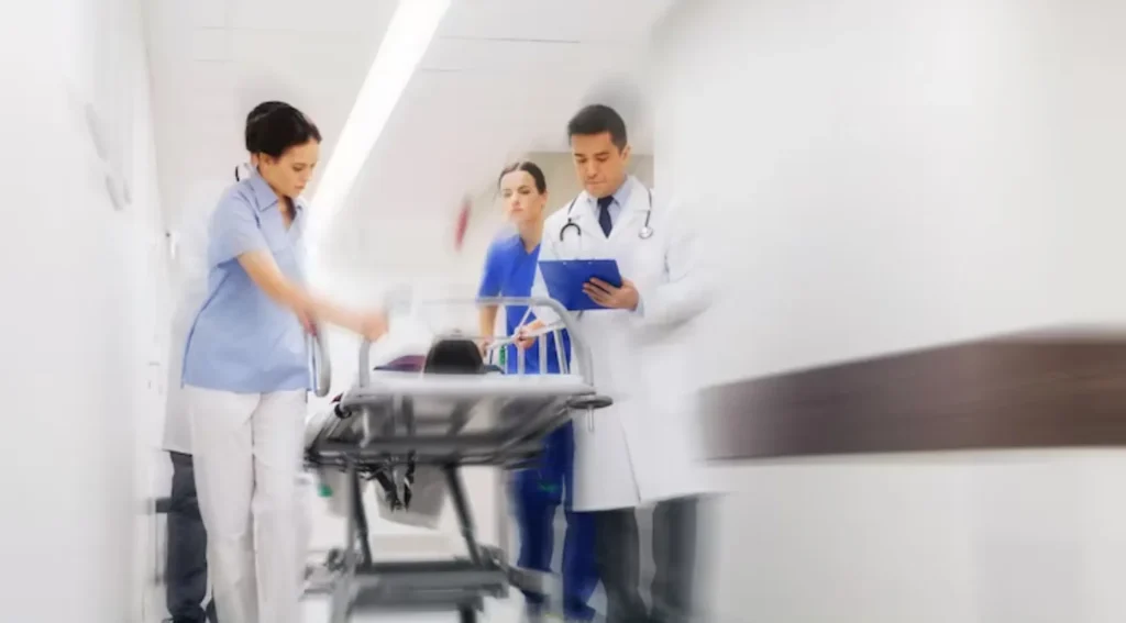 El productor y conductor estuvo al borde de la muerte tras sufrir dos infartos, lo que obligó a los médicos a realizarle seis cirugías. Foto: Freepik