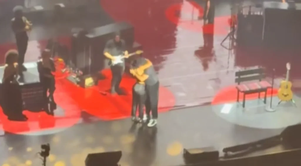 Momento inesperado en Guatemala: Adria Arjona se une a Ricardo Arjona en el escenario. Foto: TikTok