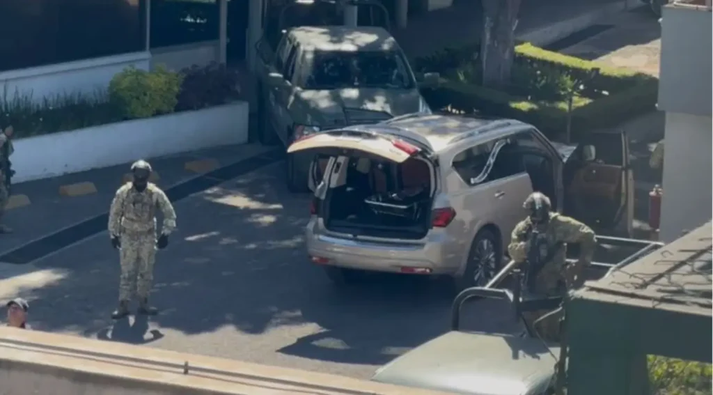 Carroza con los restos de “El Mencho” sale de su domicilio: ¿cuál es su destino final? Carroza "El Mencho". Foto: Captura especial
