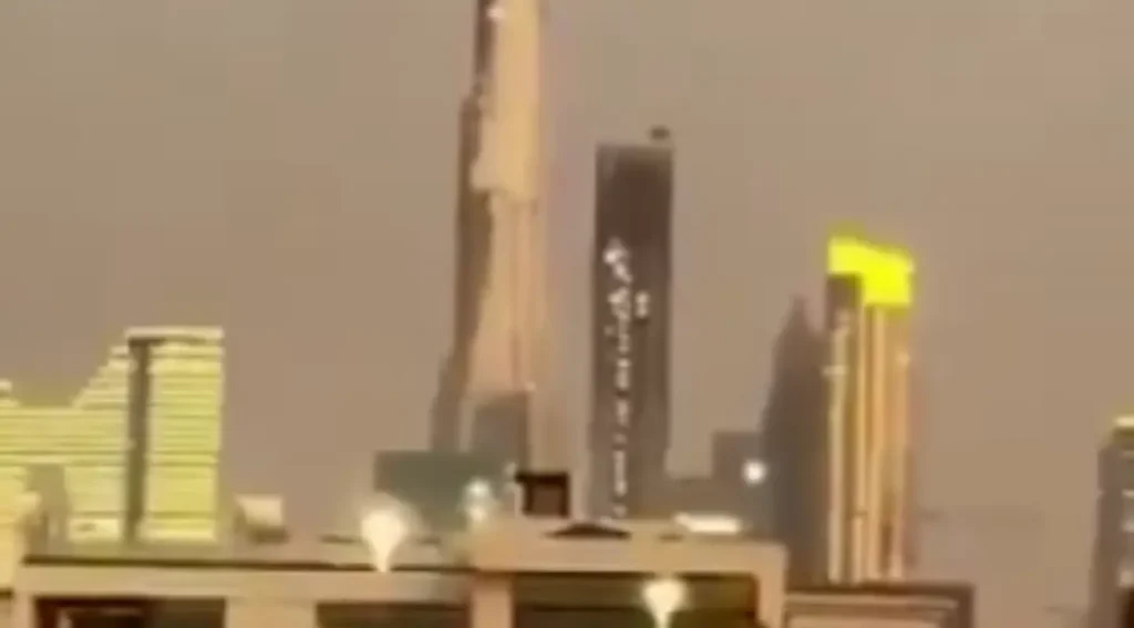 Evacúan el Burj Khalifa en Dubái tras explosiones vinculadas a ataques de Irán Burj Khalifa. Foto: Captura