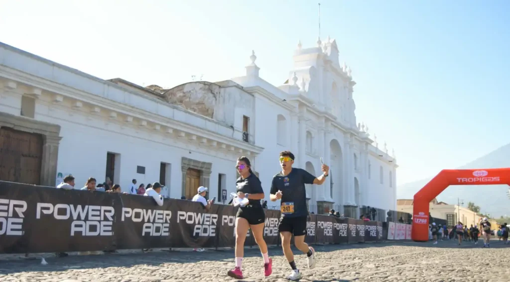 El domingo 15 de febrero, Antigua Guatemala volverá a ser protagonista de una jornada que combina deporte, historia y convivencia. Foto: Ruta de las Iglesias