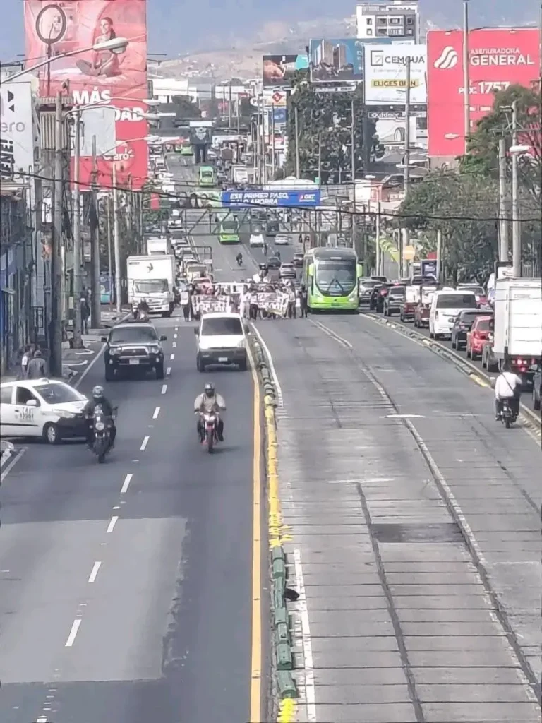 Manifestación en Calzada Raúl Aguilar Batres