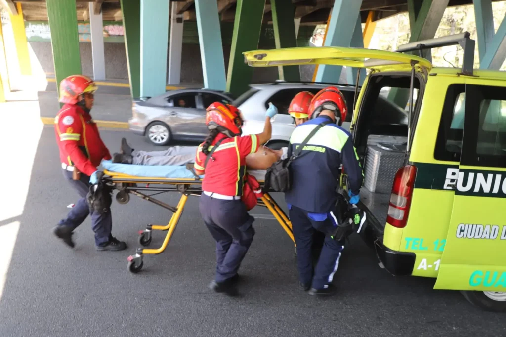 Balean a dos hombres en la Mateo Flores cerca del Periférico