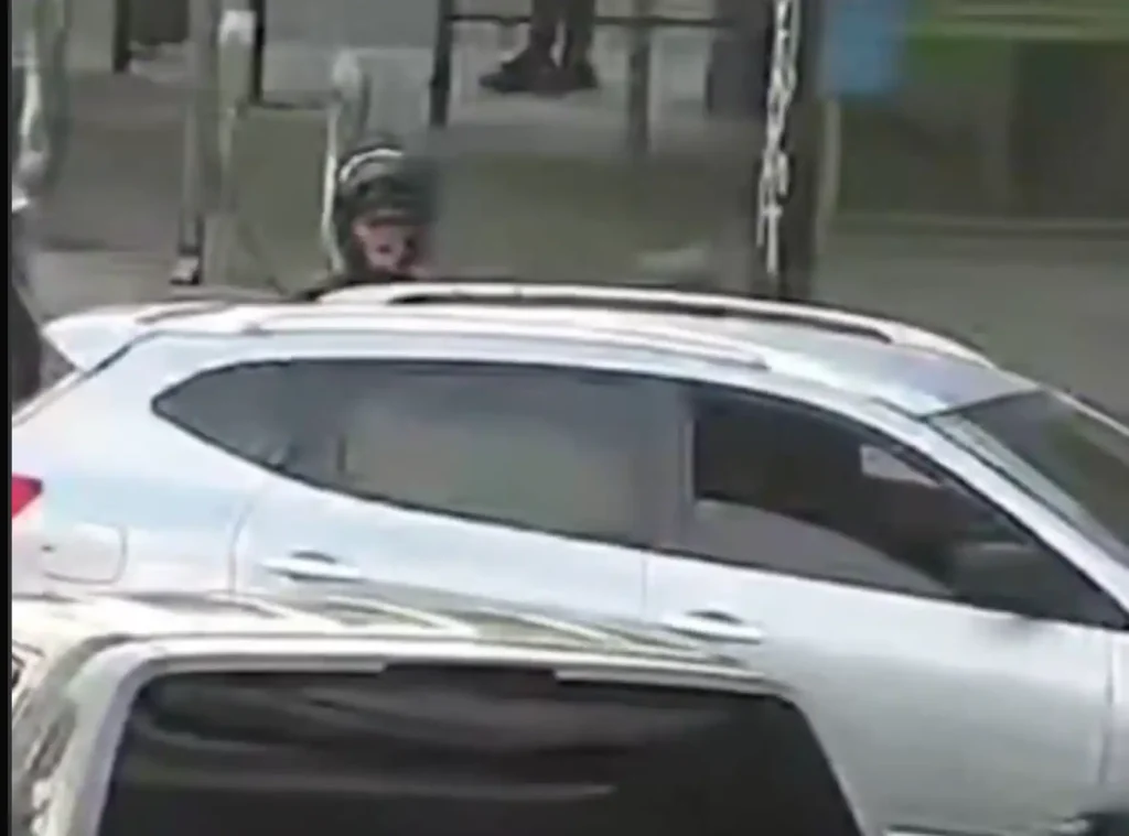 Conductor pierde el conocimiento en plena Calle Martí