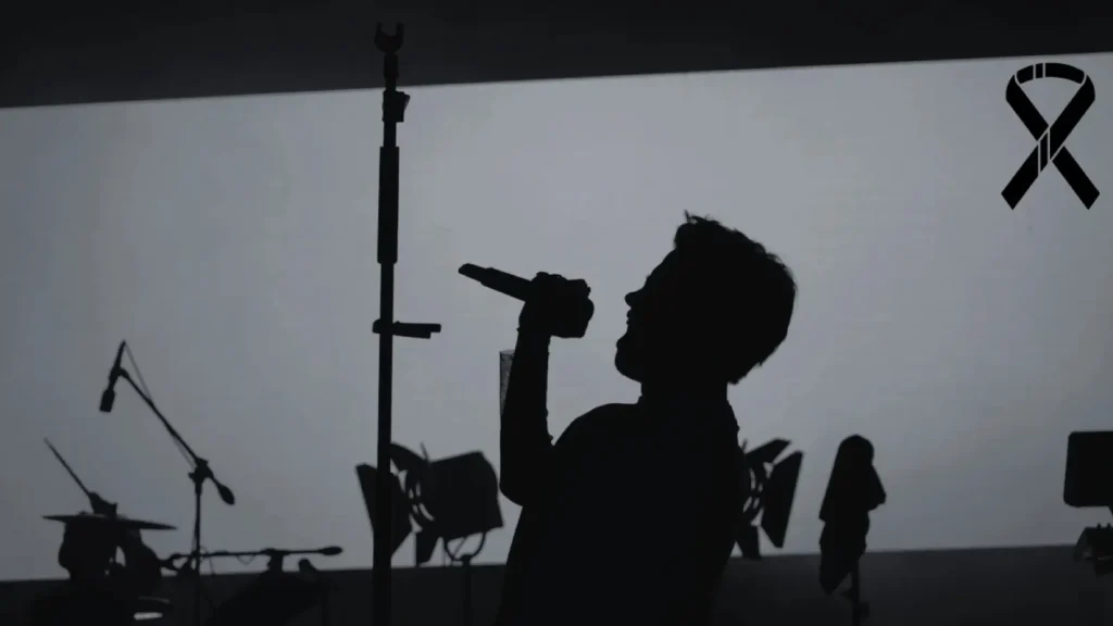 Silueta cantante, muerte / Canva