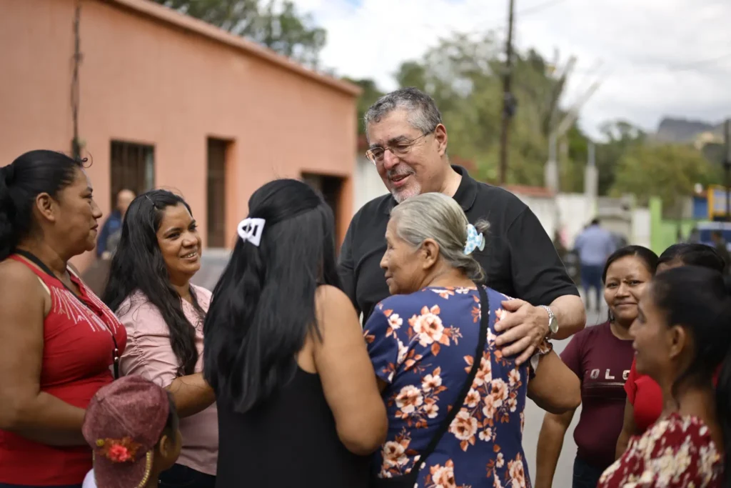 Bernardo Arévalo saluda a las madres en su día