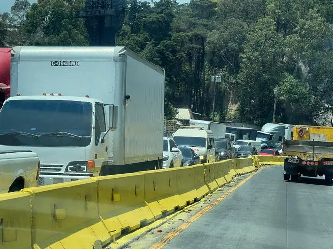 ¡Paciencia si vas por Villa Lobos! Reportan fuerte tráfico este jueves