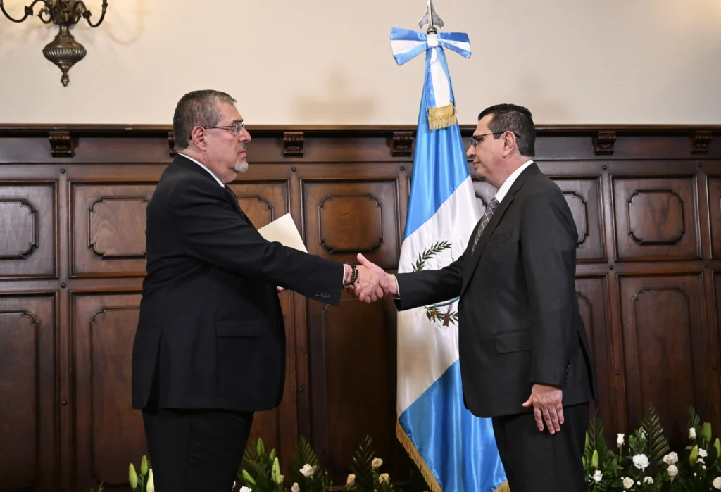Bernardo Arévalo oficializa a Gabriel García Luna como nuevo jefe del MP