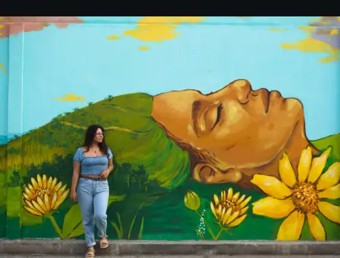 Susy Oliva: la artista petapeña que llena de color y vida cada rincón Susana Oliva -Mural Petapa