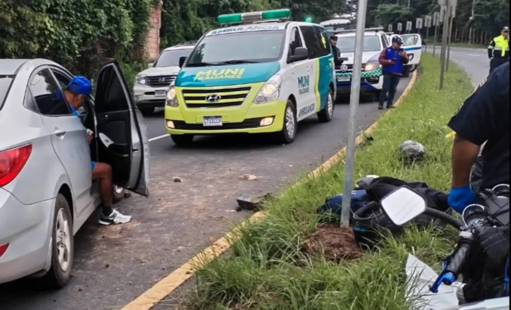 Tragedia en carretera a El Salvador: mujer muere tras accidente con motocicleta