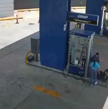 Dramático: Vehículo impacta contra una gasolinera en Tegucigalpa