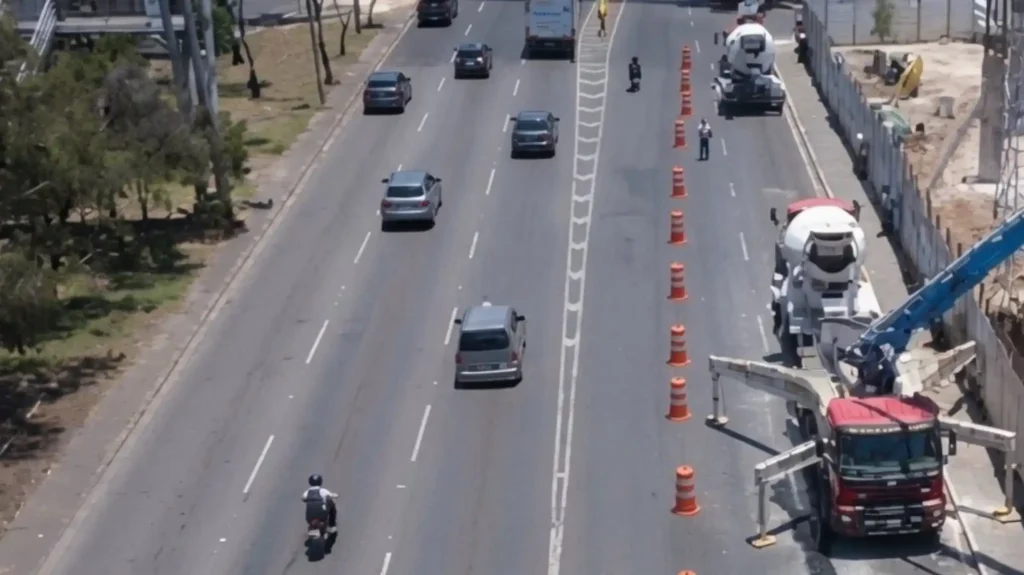 Trabajos del AeroMetro reducen carriles en el bulevar Liberación