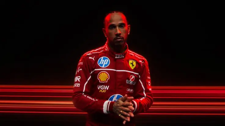 Hamilton brilla en la Fórmula 1 y Kim Kardashian es su motor