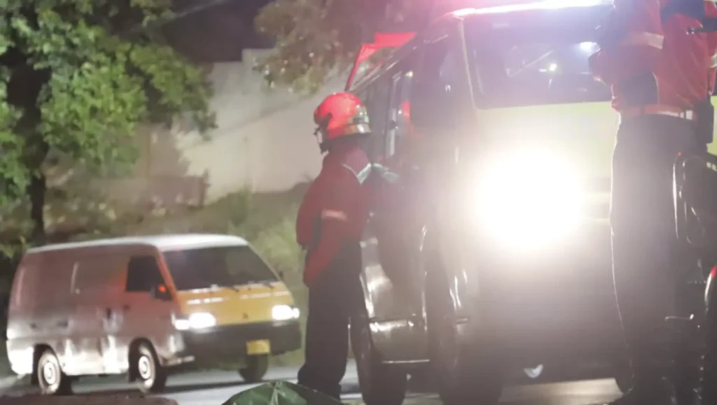 Hallan cuerpo envuelto en nylon en una cuneta de Mixco