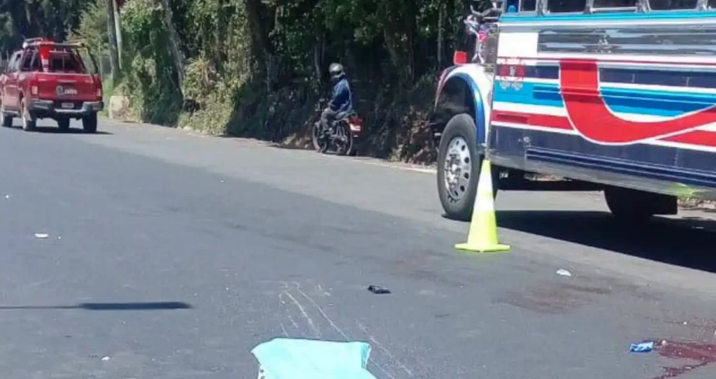 Tragedia en carretera a El Salvador: motorista muere tras accidente