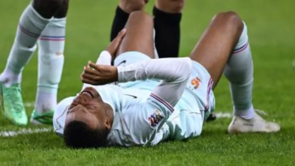 Kylian Mbappé No jugará en el Clásico tras su lesión en la Rodilla?